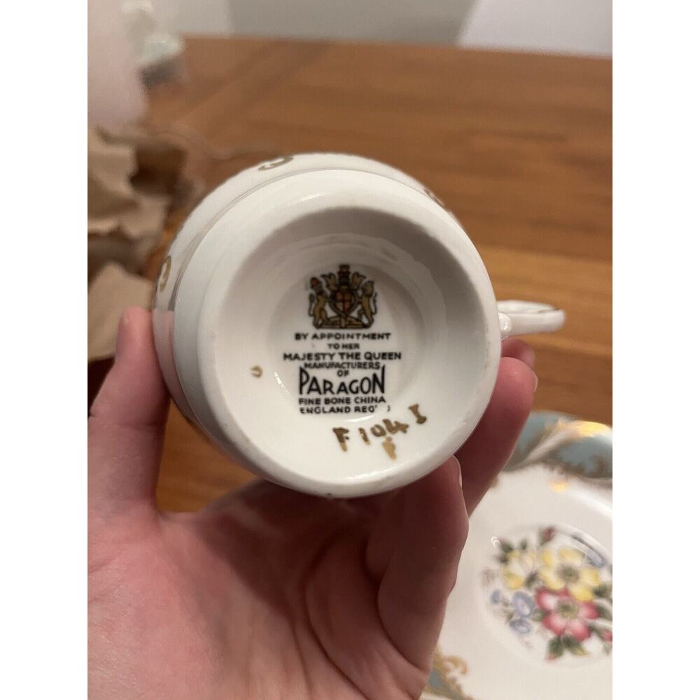 Vintage Paragon Teacup and Saucer Fine Bone China made in England cottage - Picture 2 of 5